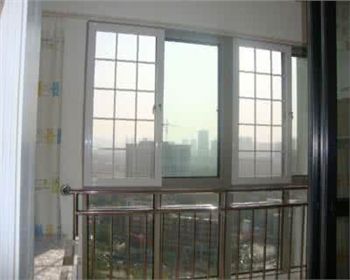  牛奶、煙頭可幫助清洗紗窗