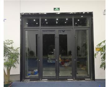 如何去除門上的玻璃膠？